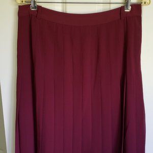 BCBG box pleat knee length skirt